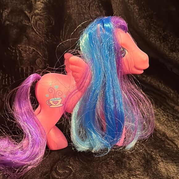 My Little Pony Hasbro 2005  tiramisu  Pegasus with Blue and Purple Hair - Picture 1 of 7